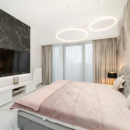 Ans Hanza Tower No 524 - Swimming Pool, Sauna, Jacuzzi, Viewing Terrace *