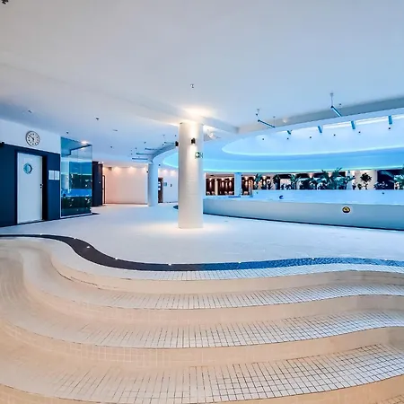 Hanza Tower No. 524 - Swimming Pool, Jacuzzi, Balcony
