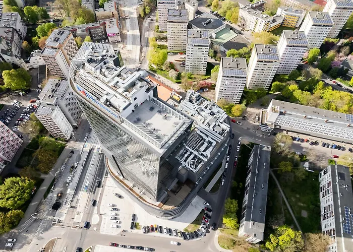 Ans Hanza Tower No 524 - Swimming Pool, Sauna, Jacuzzi, Viewing Terrace *