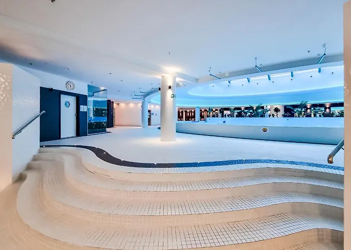 Ans Hanza Tower No 524 - Swimming Pool, Sauna, Jacuzzi, Viewing Terrace